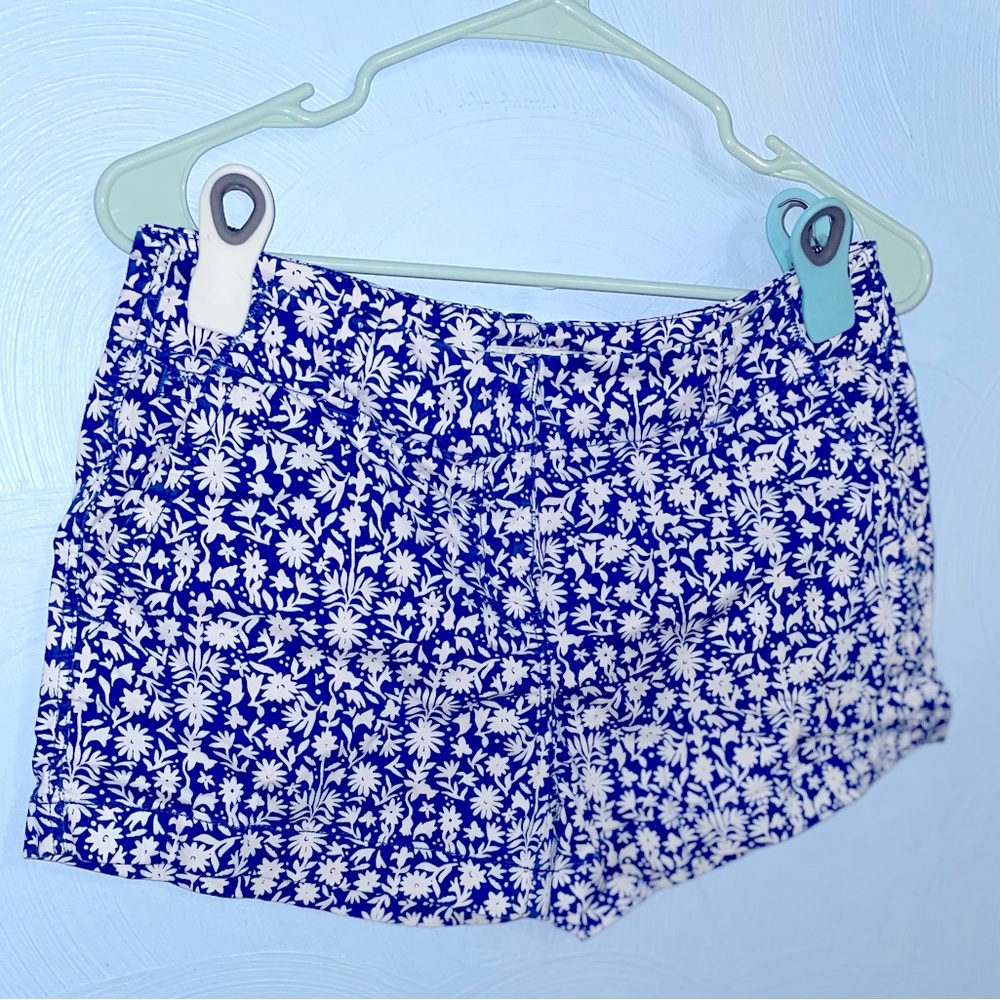 Women’s Size 4 Vineyard Vines Blue/White Floral Shorts